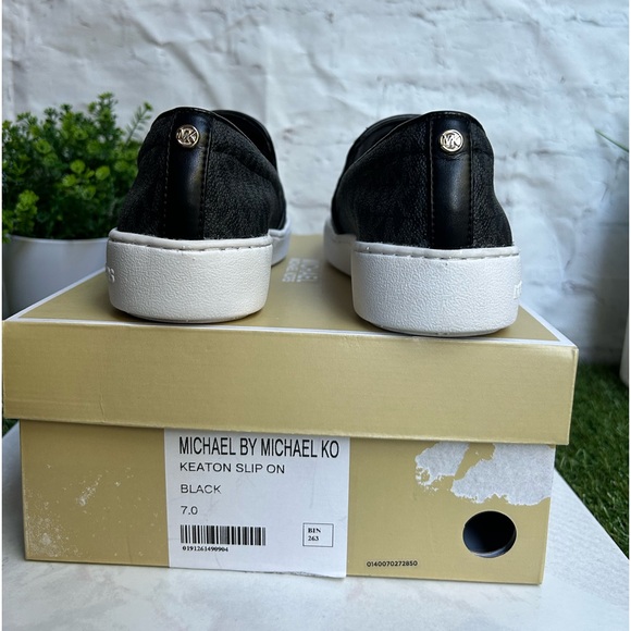 MICHAEL MICHAEL KORS
Women's Keaton Slip-On Logo
Sneakers size 7
BLACK LOGO - Picture 8 of 16